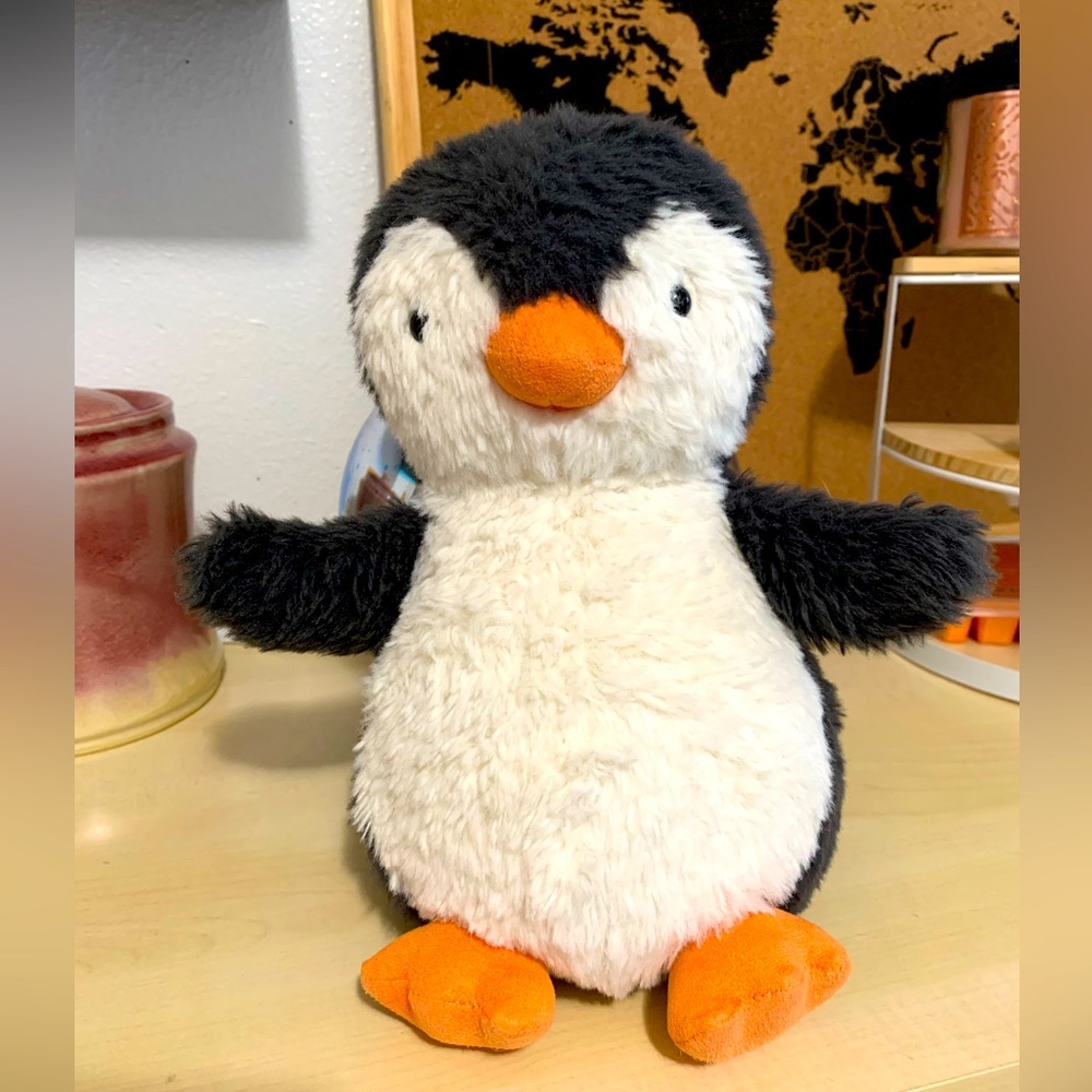 jELLYCAT London Peanut Penguin size medium